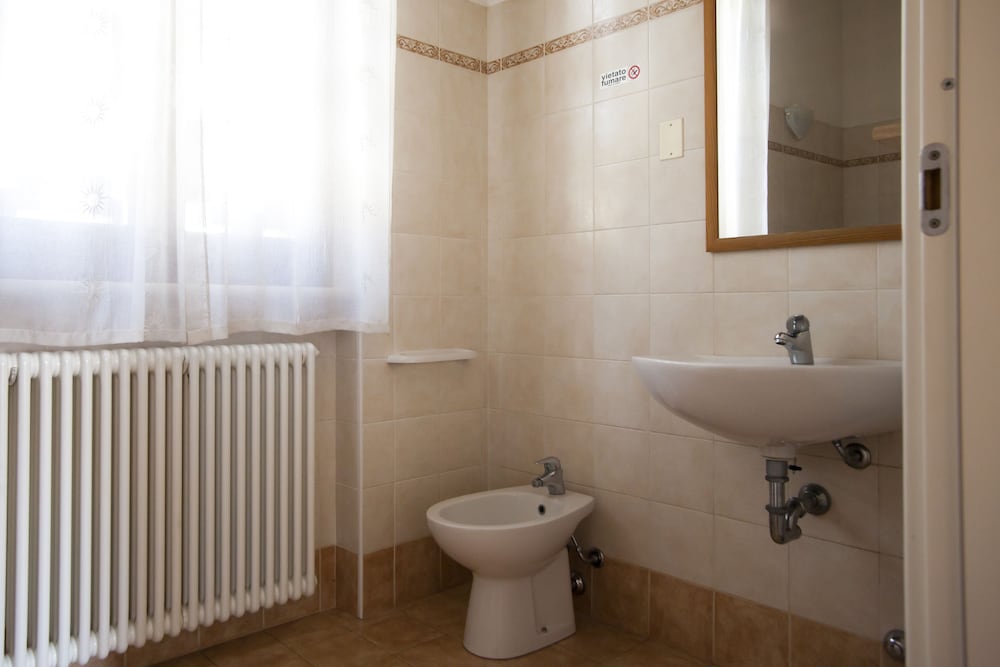 Family Apartment, 1 Bedroom, Refrigerator & Microwave photo 3