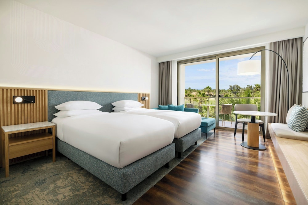 Deluxe Room, 2 Twin Beds, Pool View (Balcony) - Photo 9