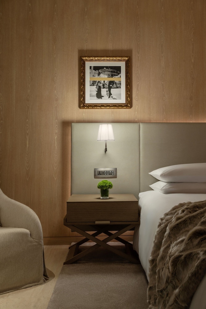 Room, 1 King Bed, Balcony - Photo 6