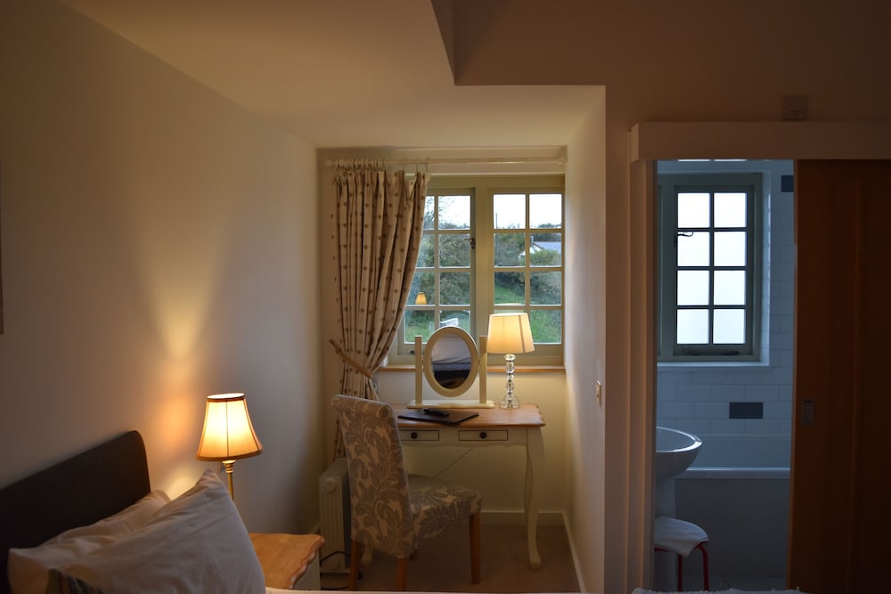 Double or Twin Room, Ensuite (Room 7) photo 3