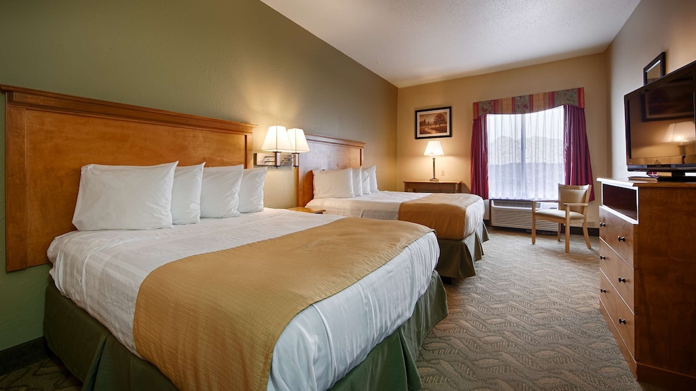 Standard Room, 2 Queen Beds, Non Smoking, Refrigerator & Microwave photo 2