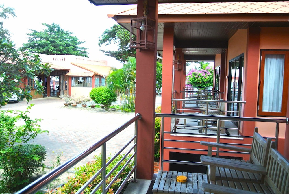 Superior Double Room with Balcony Next to the Beach photo 2