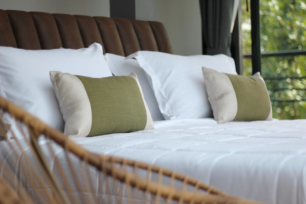 Deluxe Room with Lake View photo 1
