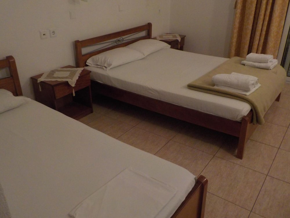 Classic Triple Room, Garden View photo 1