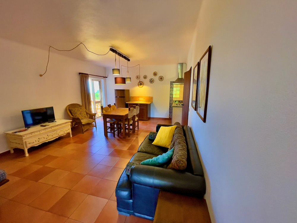Apartment, 2 Bedrooms - Photo 2