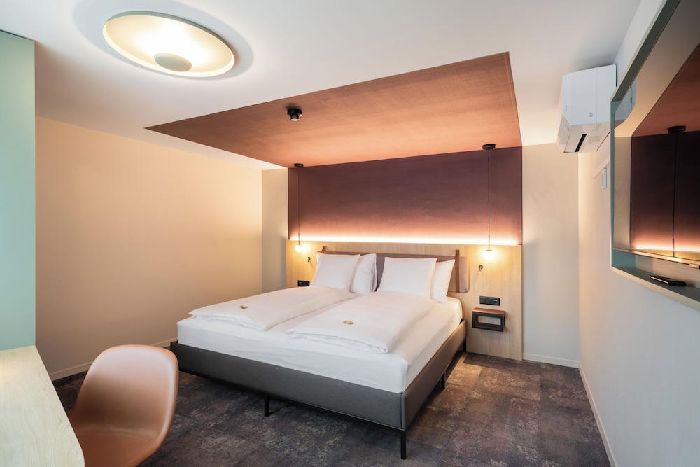 Spacious Roof Top Room photo 2