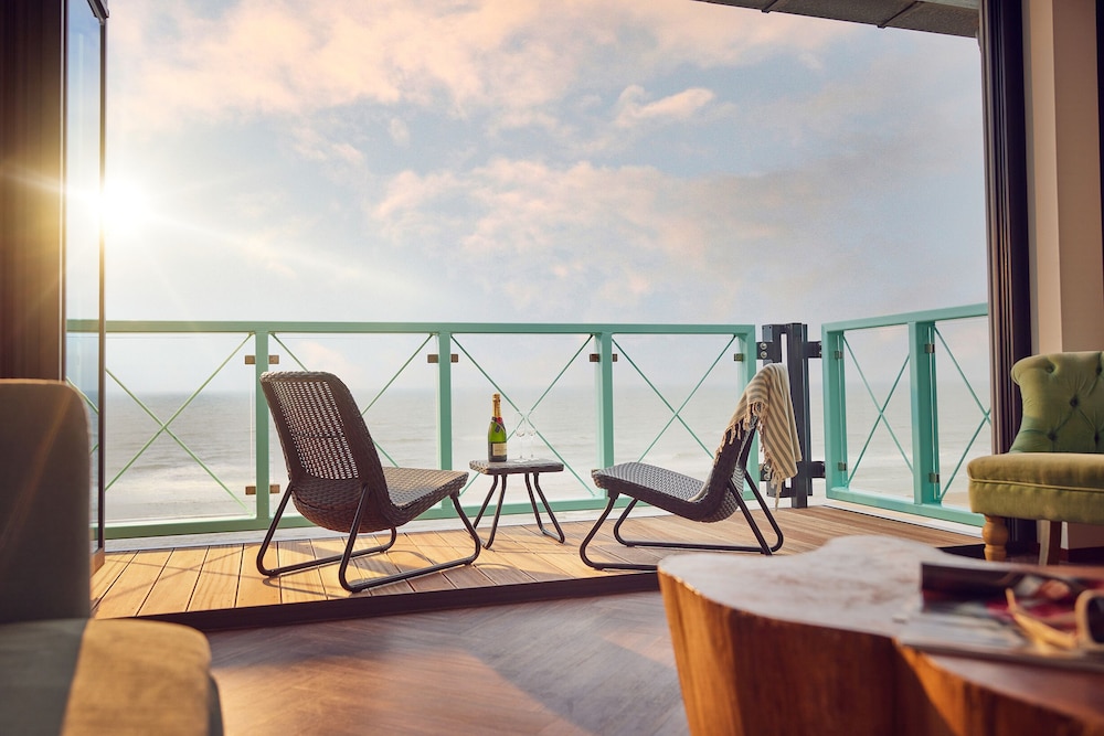 Deluxe Studio Suite, 1 Double Bed, Kitchenette, Beach View