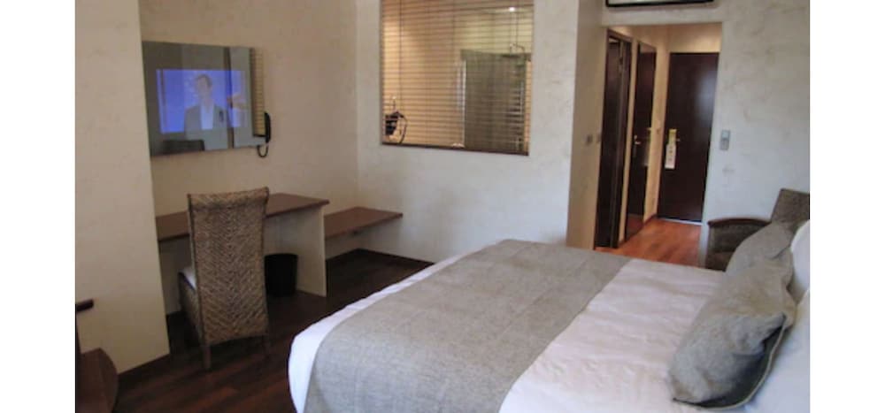 Comfort Suite, Jetted Tub - Photo 7