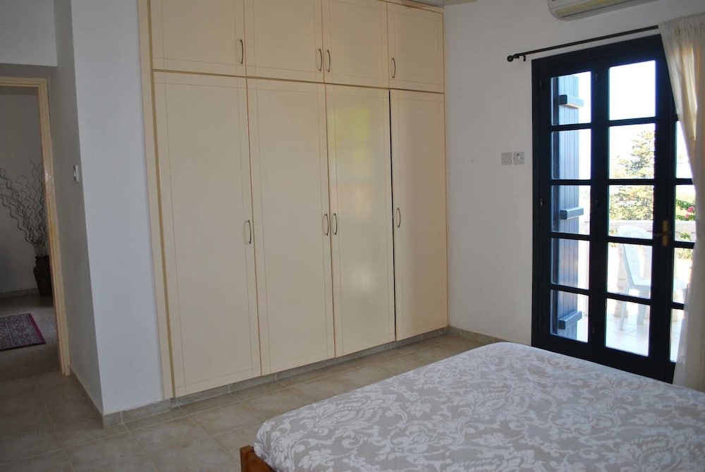 Villa photo 3