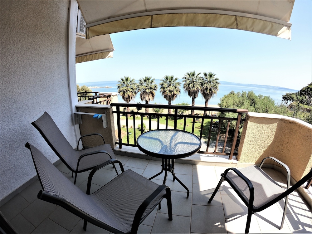 Studio, Kitchen, Sea Facing photo 2