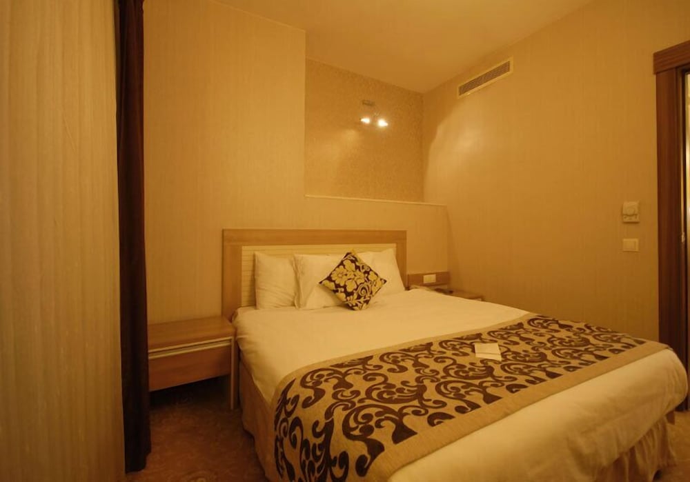 Standard Double or Twin Room photo 1