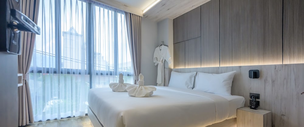 Deluxe Room - Photo 1