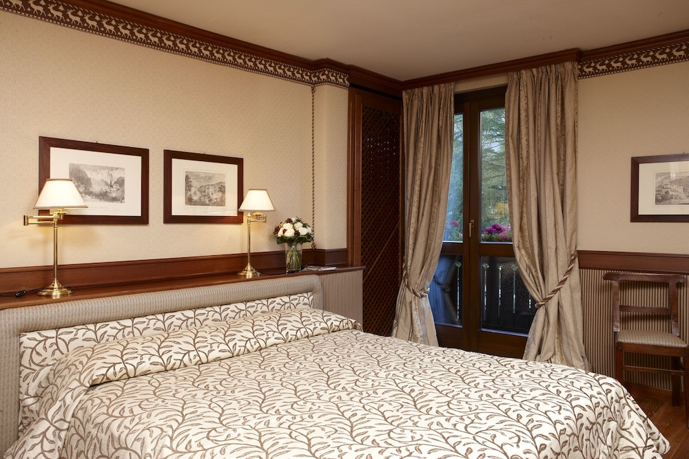 Standard Room, 1 King Bed photo 2