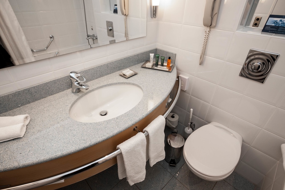Executive King Room(1 Bed) Business Lounge Acces thumbnail 5