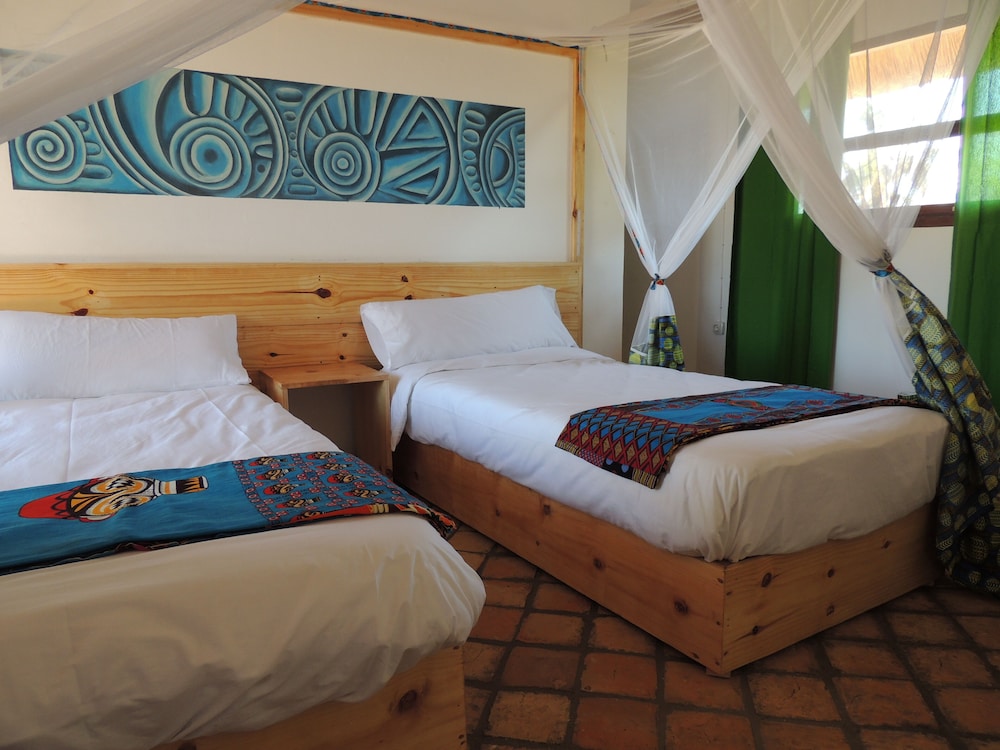 Basic Double or Twin Room, Ensuite, Partial Ocean View photo 2