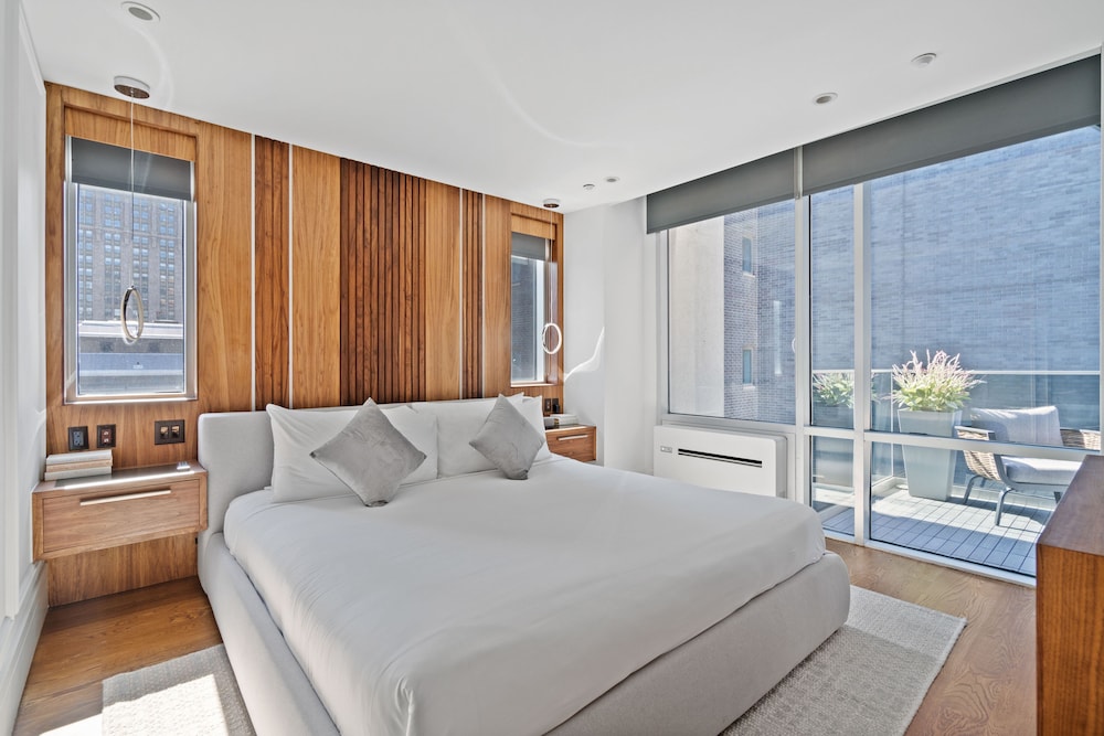 Room, 1 King Bed (THE GOTHAM SUITE)