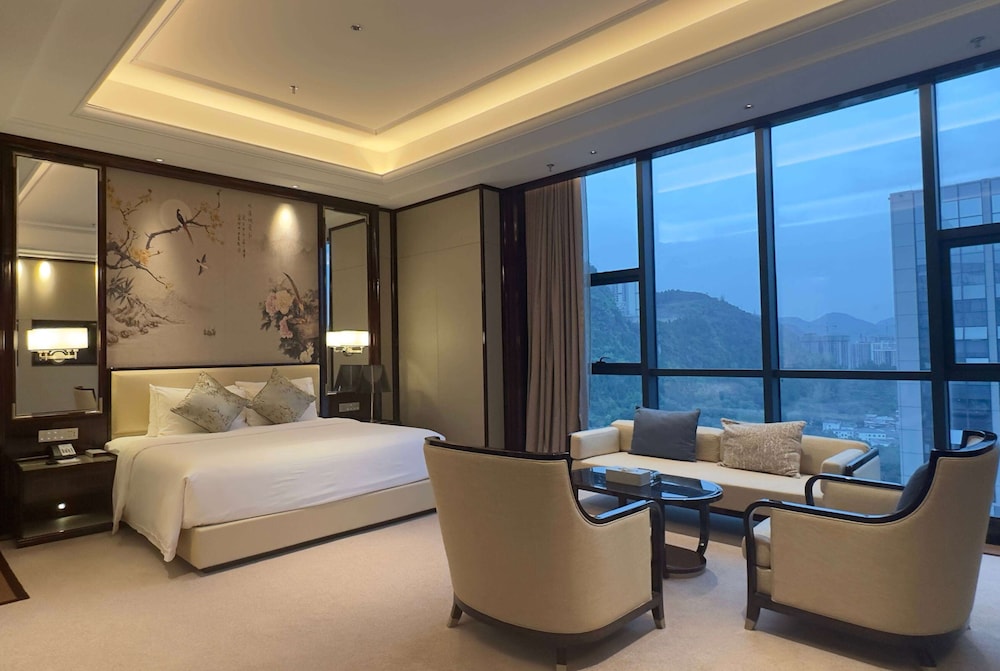 Deluxe Suite - Photo 2