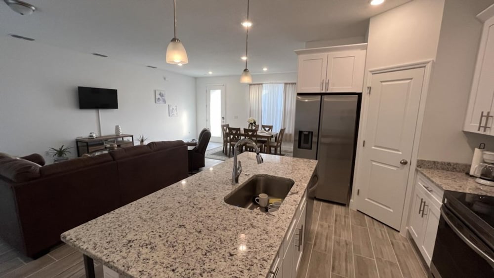 Brand New Spacious 3 Bedroom Home, Billede 24
