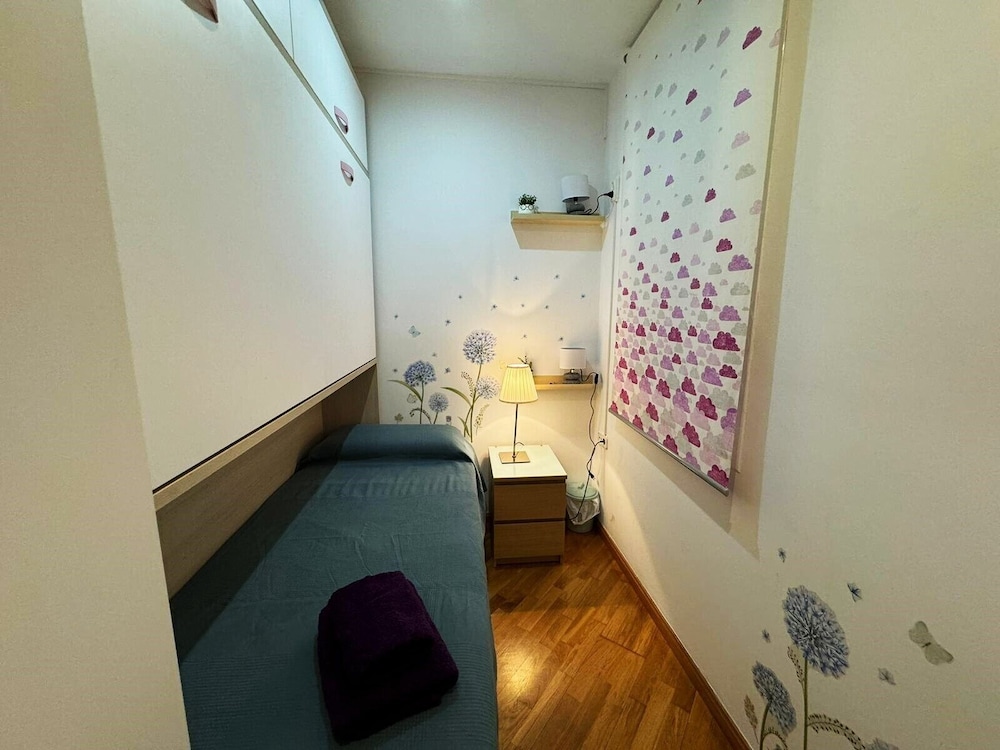 Economy Twin Room, Shared Bathroom photo 2
