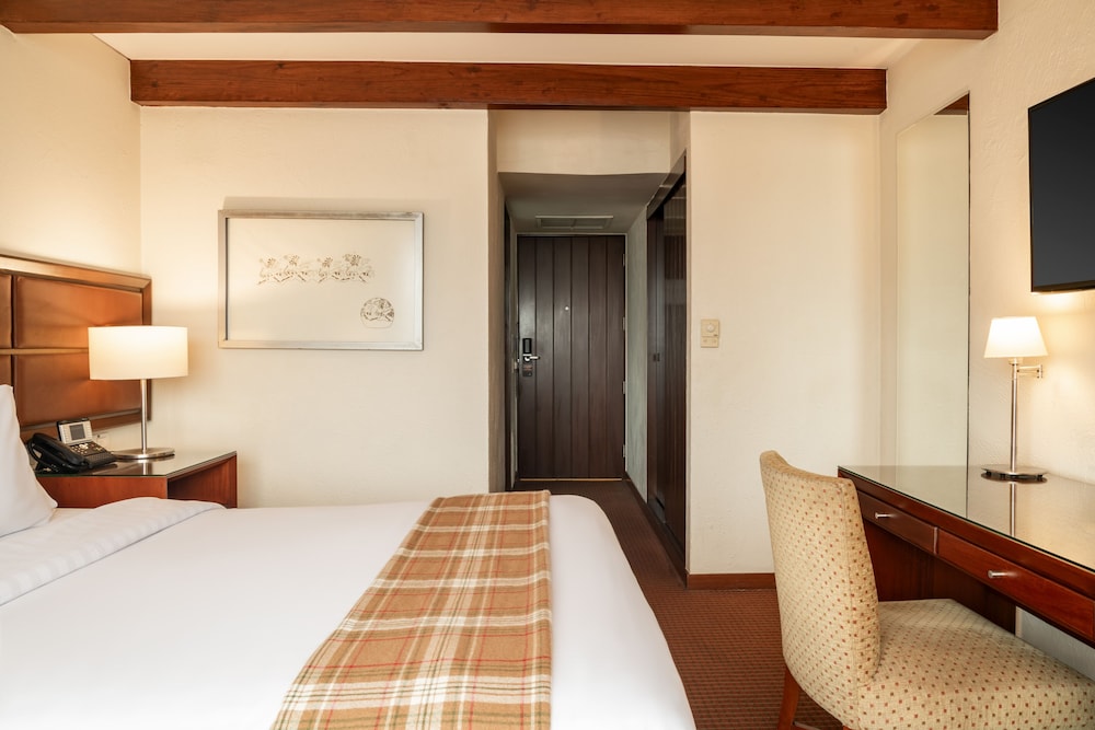 Traditional Room, 1 Queen Bed - Photo 5