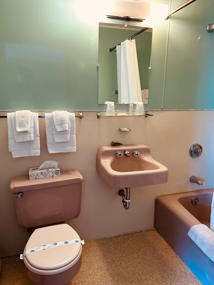 Classic Double Room, 2 Double Beds, Refrigerator & Microwave photo 3