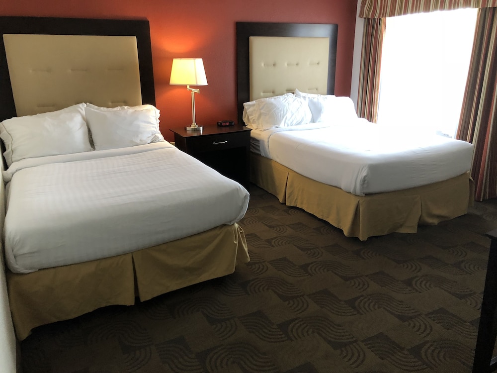 Room, Multiple Beds, Non Smoking - Photo 2