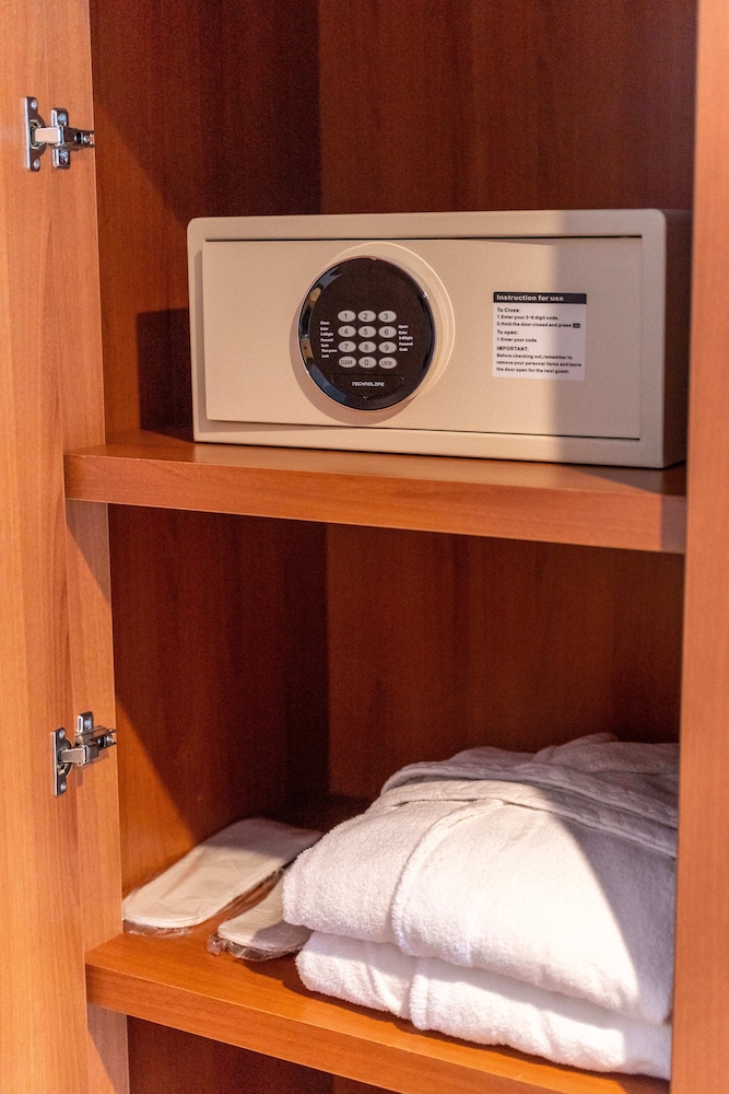 Standard Twin Room - Photo 1