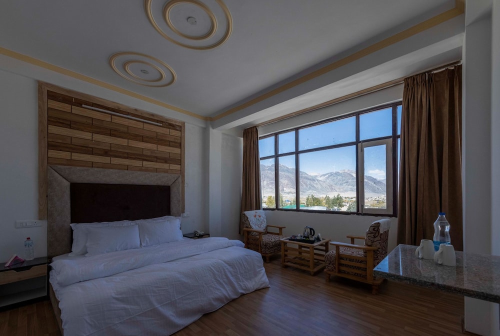 Executive Room - Photo 12