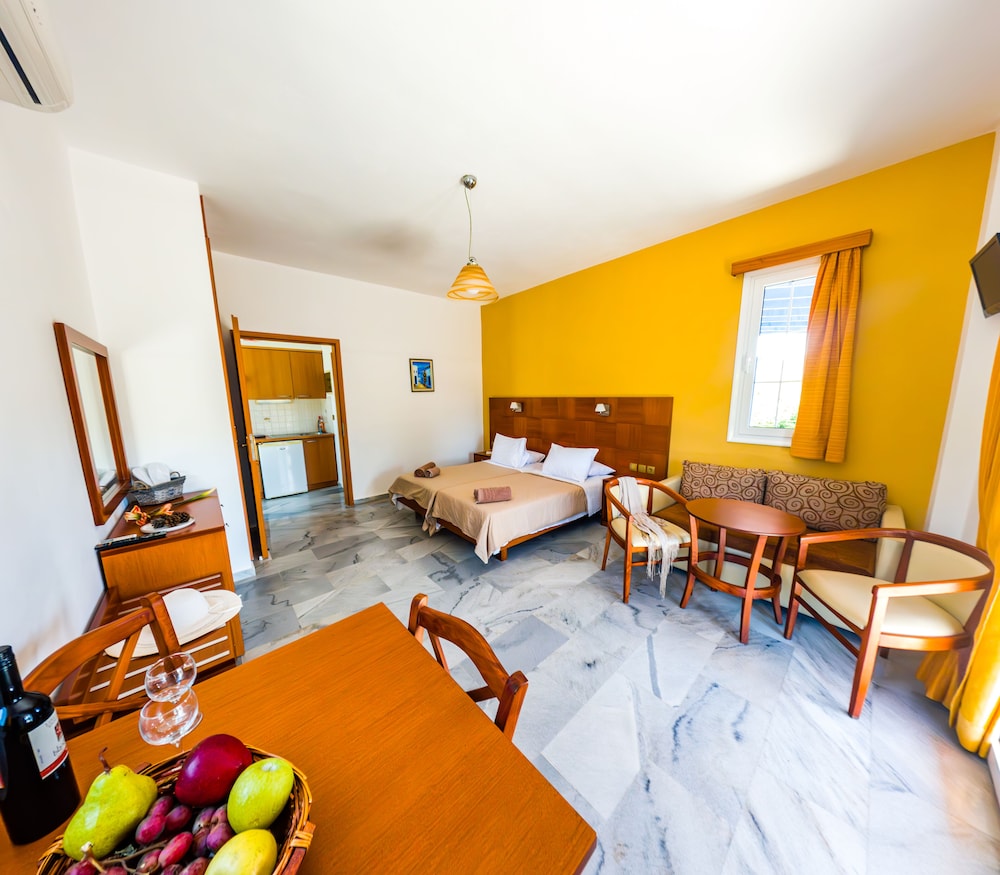 Standard Studio, Garden View