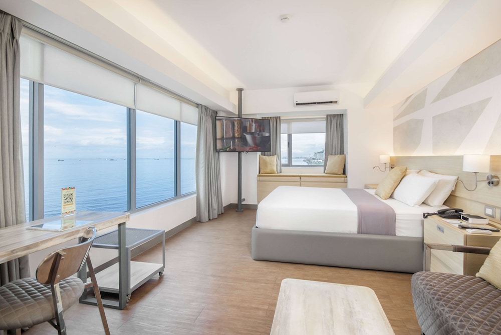 Suite, 1 King Bed, Non Smoking (Sunset Suite)