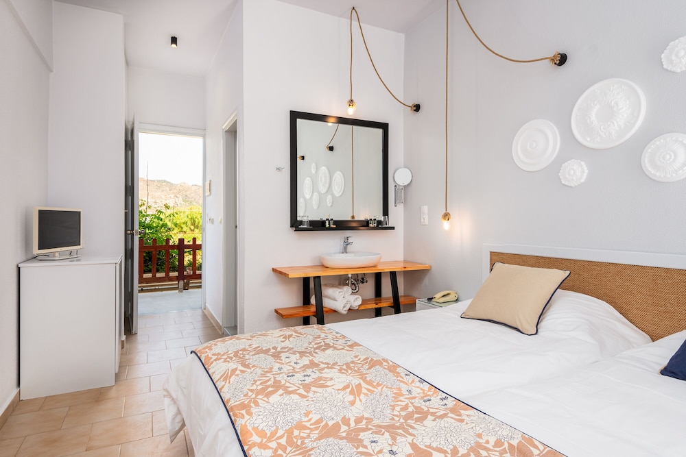 Classic Double or Twin Room, Garden View - Photo 4