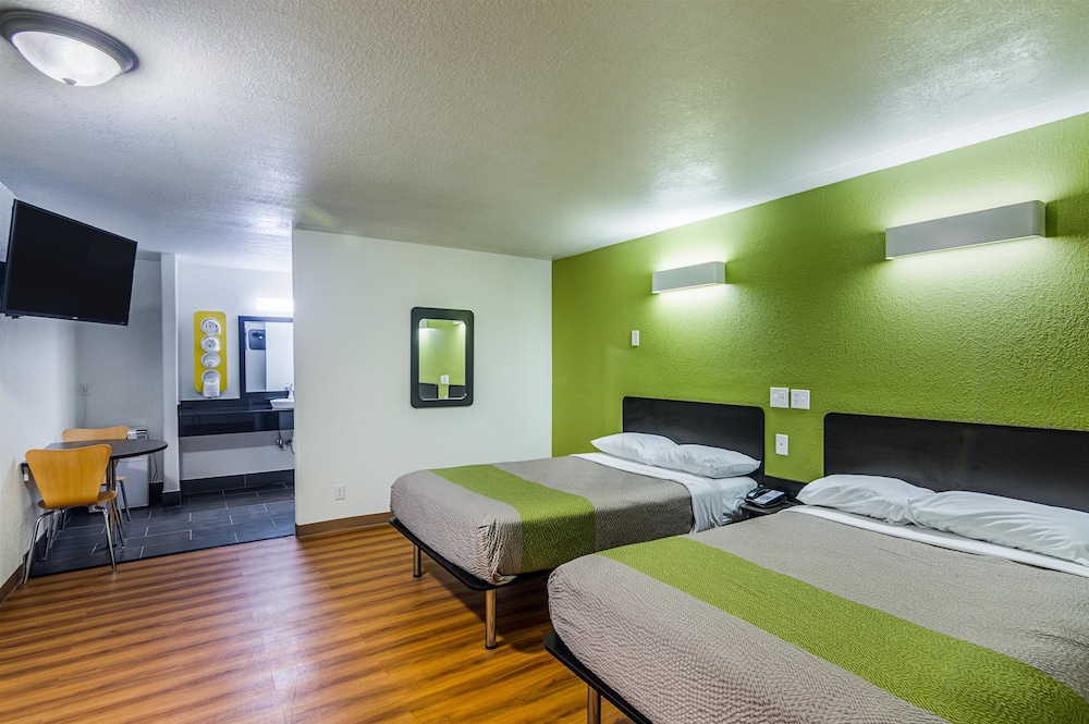 Standard Room, 2 Double Beds, Non Smoking, Refrigerator & Microwave photo 1