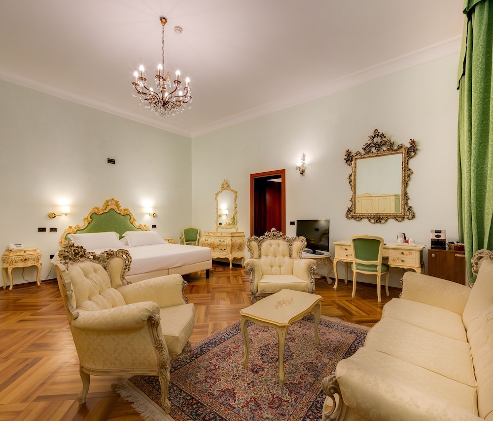 Superior Room, 1 Queen Bed, Non Smoking photo 1
