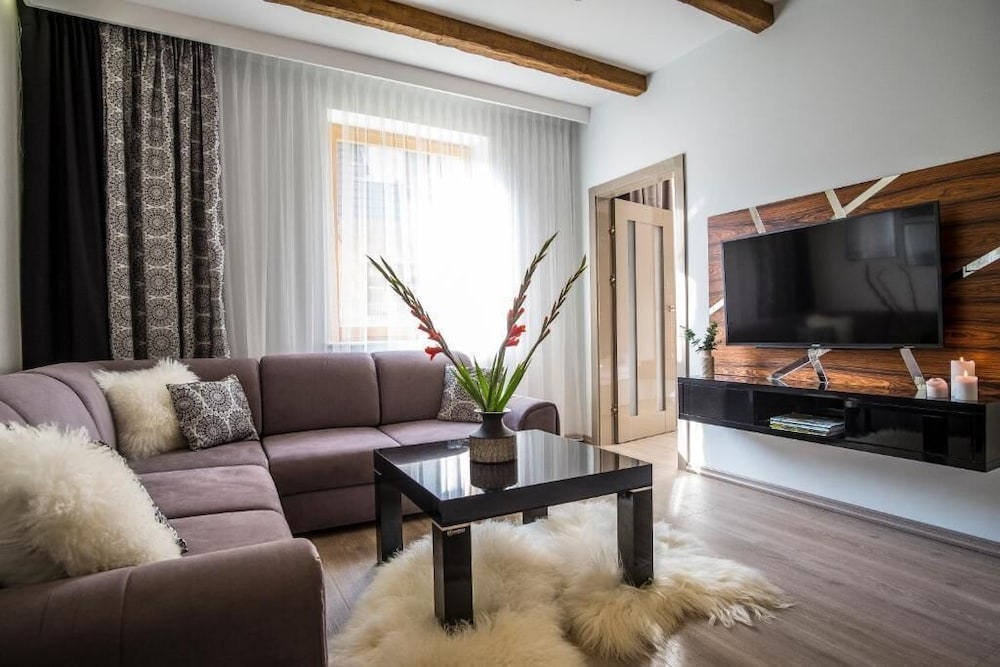 Deluxe Apartment (017 with SPA, Pool access)