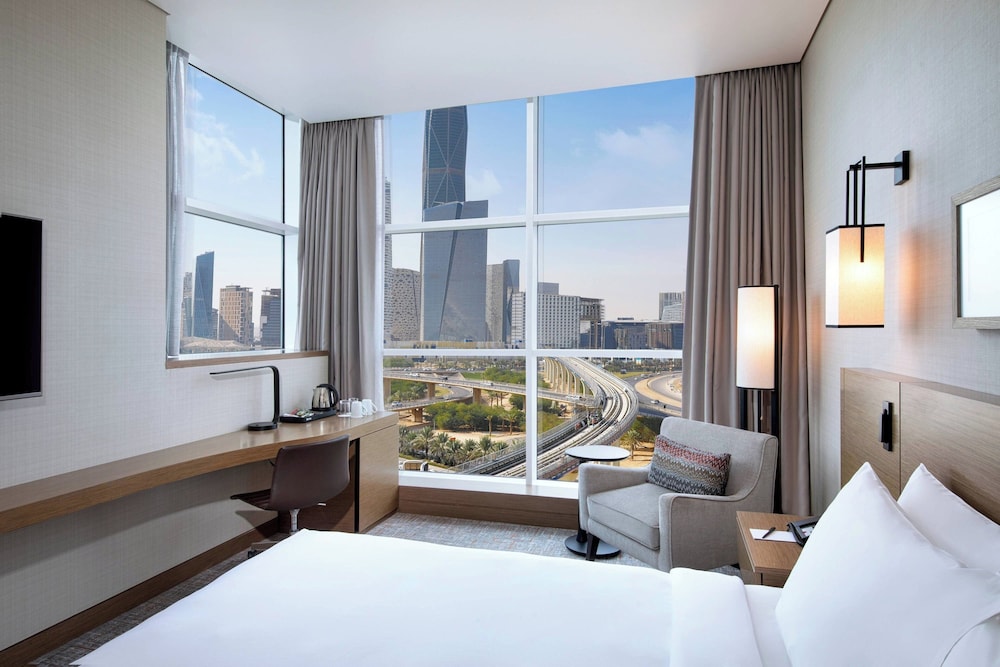 Superior Room, 1 King Bed, City View - Photo 4