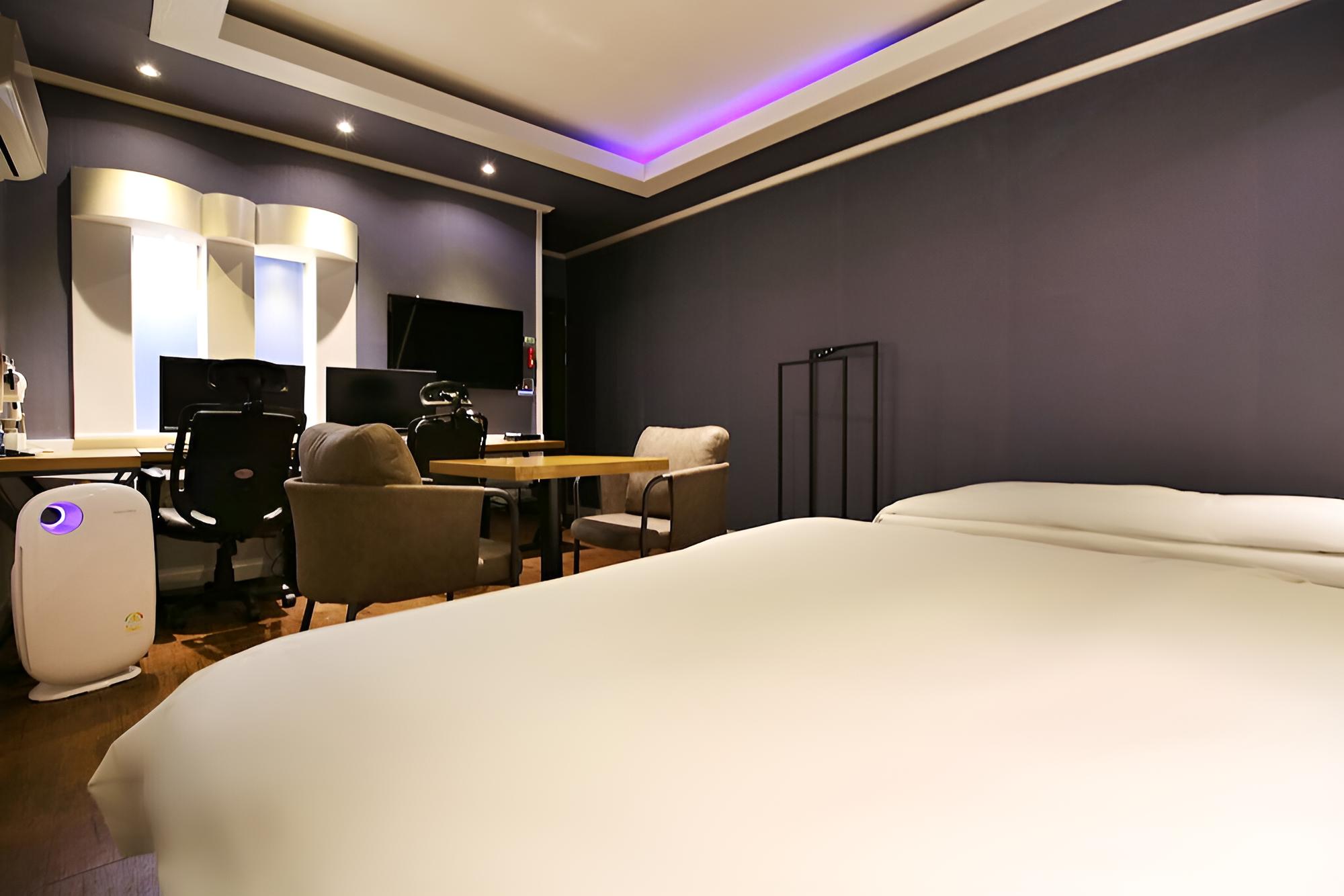 Room (Twin Bed (Hard Drive-Less 2PC Netflix) - Photo 2
