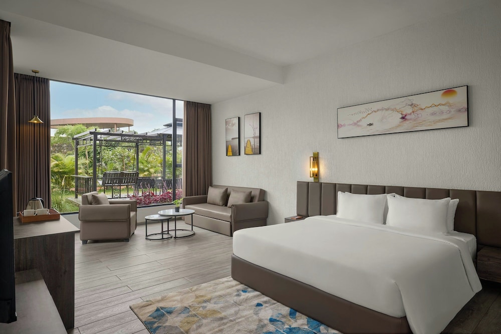 Classic Room, 1 King Bed, Garden View