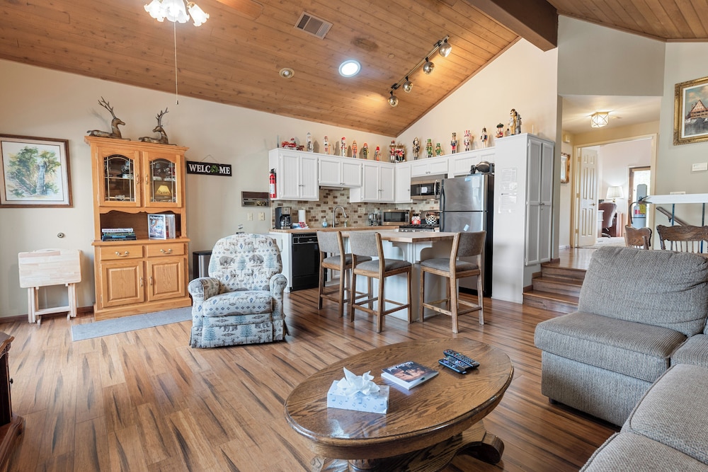 House, Multiple Beds, Pool Access, Mountain View photo 2