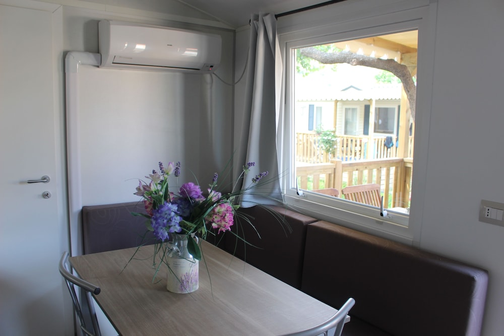 Mobile Home, Multiple Beds photo 3