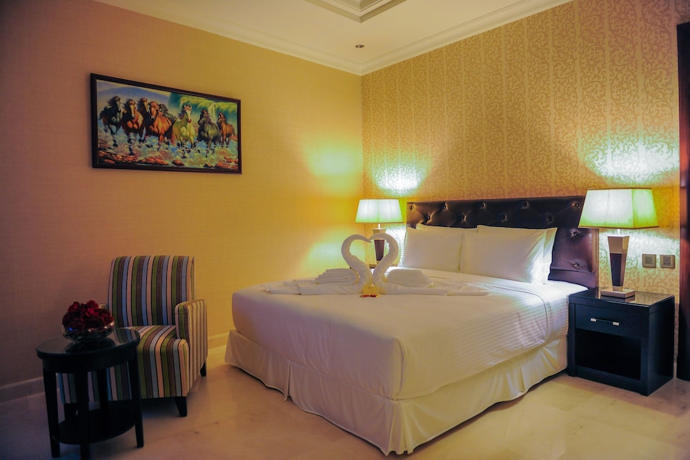 Queen Suite photo 1