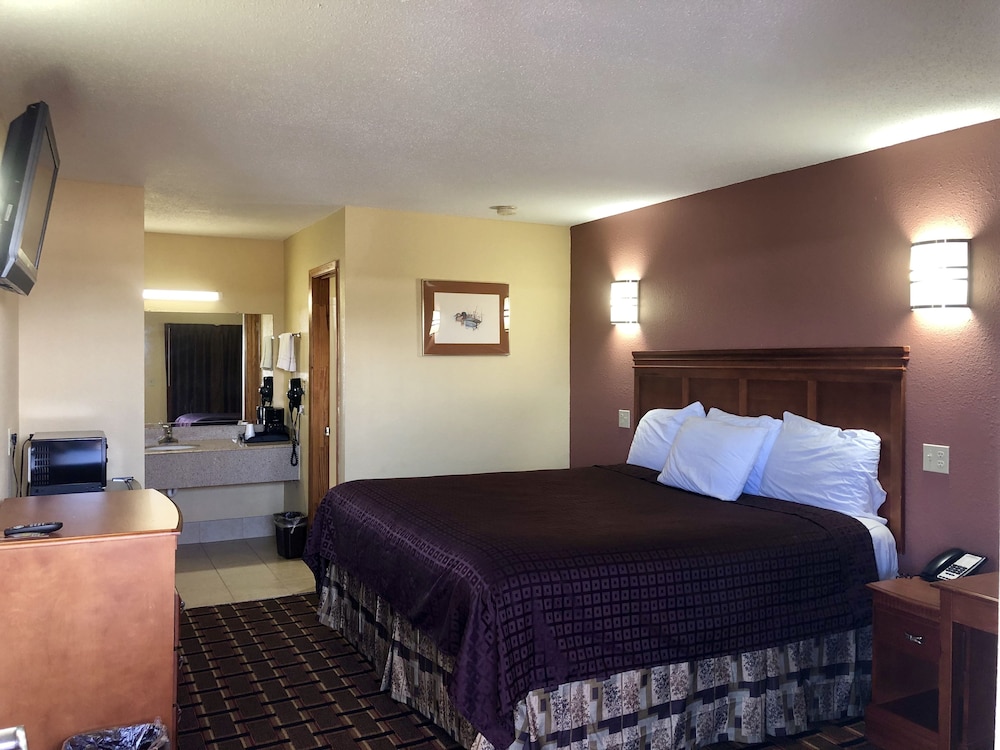 Room, 1 King Bed, Non Smoking photo 3