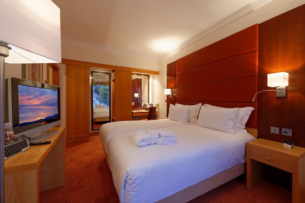 Twin Room, Balcony, Mountain View