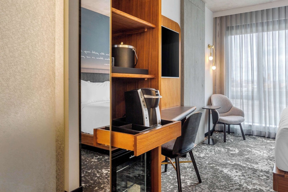 Suite, 1 King Bed, Non Smoking