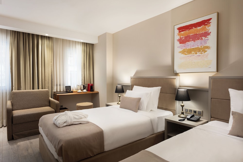 Deluxe Room, Multiple Beds photo 1