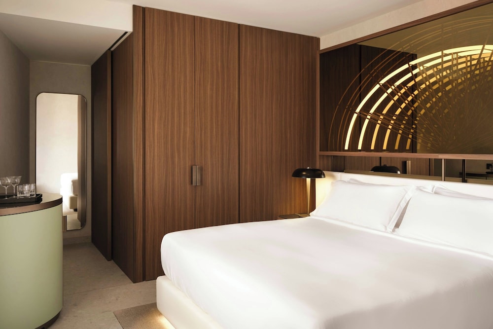 Deluxe Room, 1 King Bed