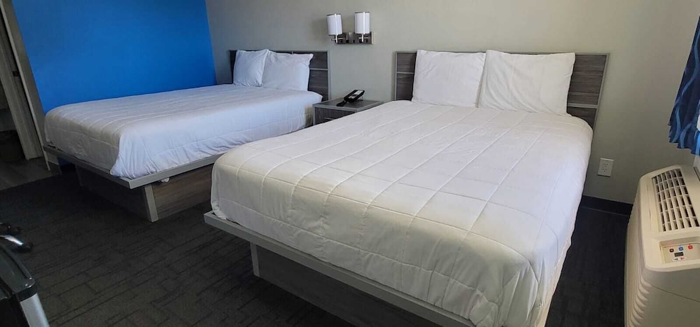 Deluxe Room, 2 Queen Beds photo 3