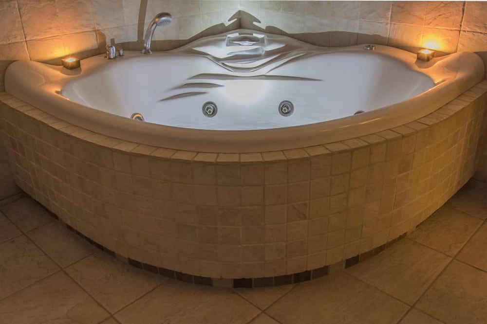 Double Room, Jetted Tub