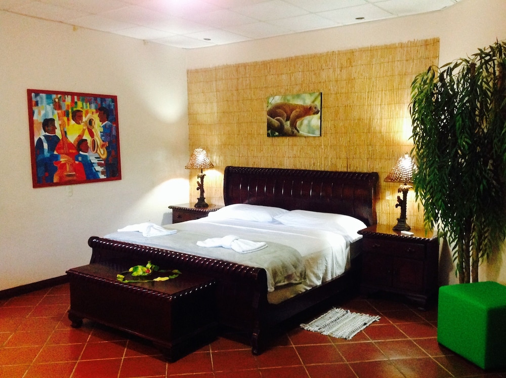 Luxury Studio Suite, 1 Bedroom, Kitchen, Garden Area photo 1