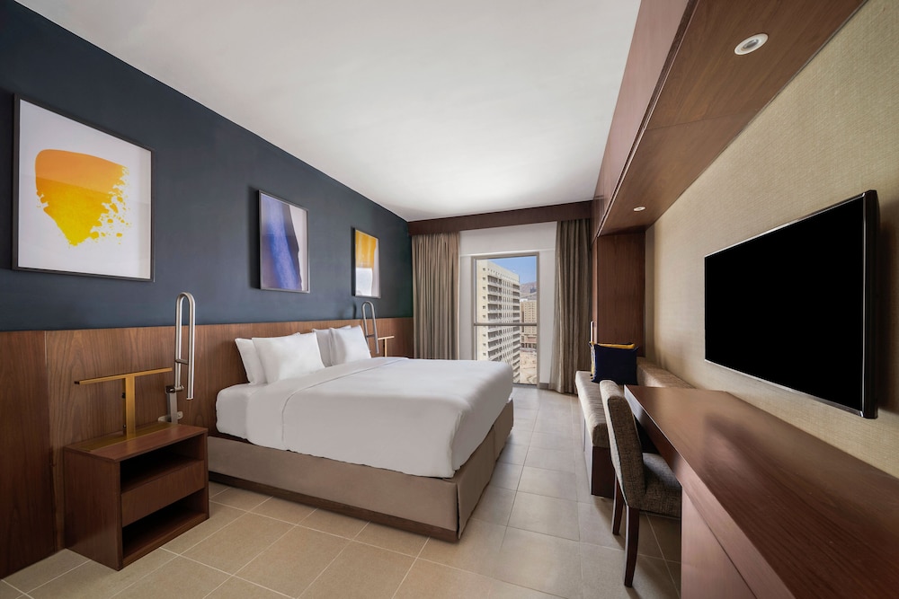 Deluxe Room, 1 King Bed, Accessible - Photo 1