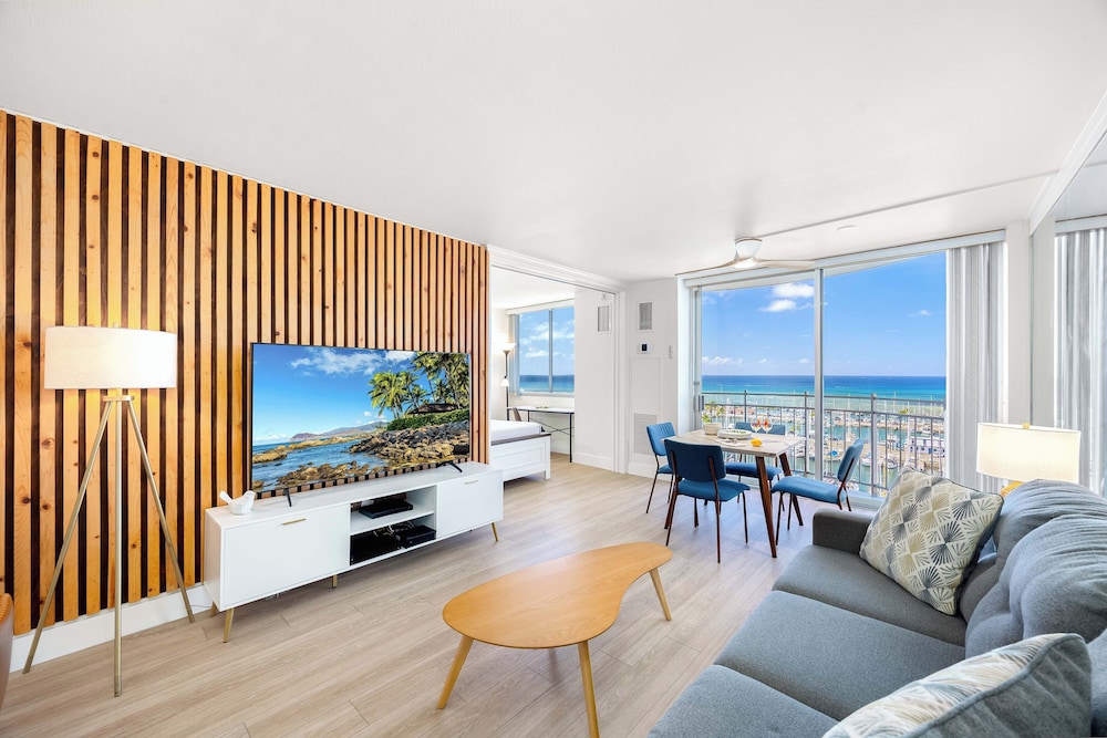 Ocean View 1BR at Ilikai Marina: Apartment, 1 Bedroom, Ocean View (0187) photo
